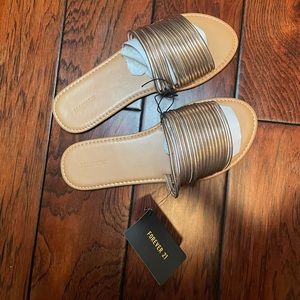 NWT Forever 21 Rose Gold Sandal